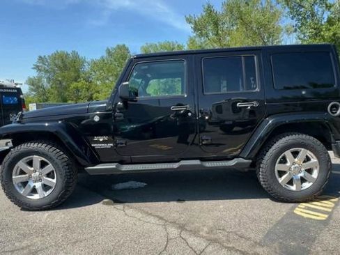 Used 2016 Jeep Wrangler Unlimited Sahara w/ Connectivity Group AWD/4WD image 5