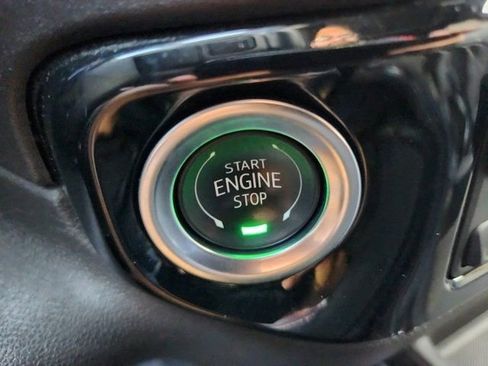 Used 2025 Chevrolet Silverado 2500 ZR2 w/ Technology Package image 8