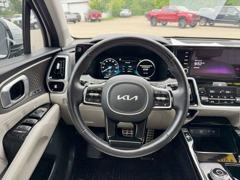 Used 2023 Kia Sorento SX Prestige w/ Panoramic Sunroof Package AWD/4WD image 16