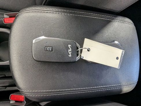 Used 2025 Kia Seltos EX FWD image 25