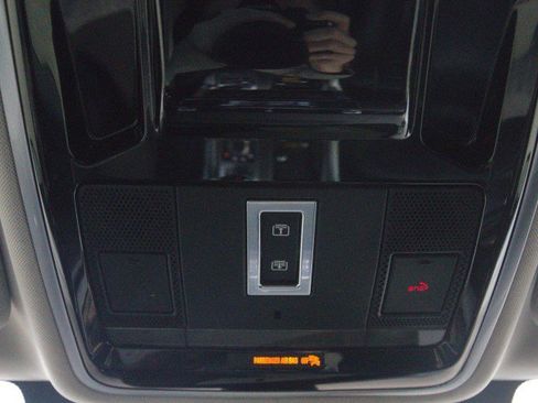 Used 2016 Land Rover Range Rover Sport SE image 27