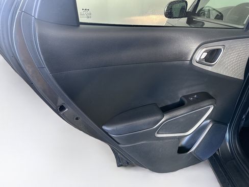 Used 2025 Kia Soul LX w/ LX Technology Package image 25