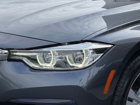 Used 2018 BMW 330i Sedan w/ Convenience Package image 10