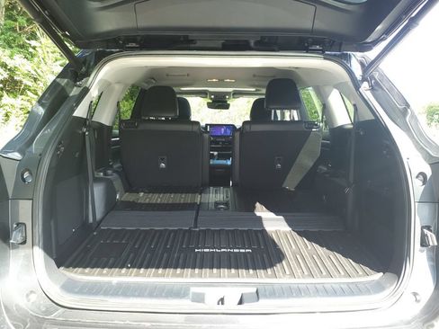 Used 2023 Toyota Highlander Limited FWD image 15