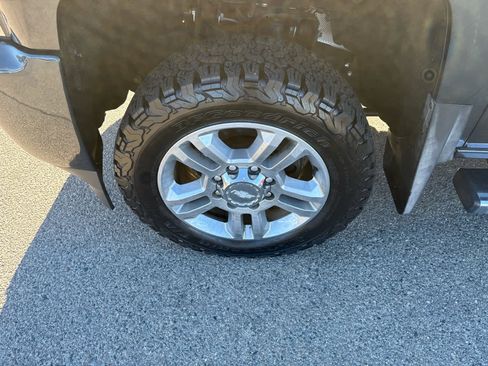 Used 2019 Chevrolet Silverado 2500 High Country w/ Snow Plow Prep Package image 9