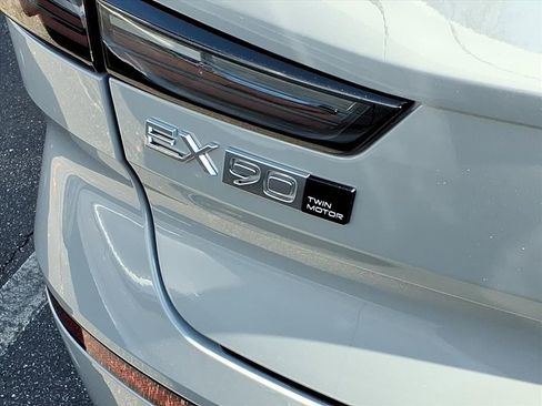 New 2025 Volvo EX90 Ultra w/ Protection Package Premier image 5