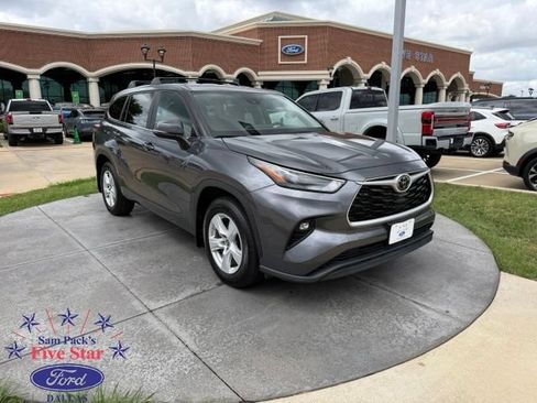 Used 2023 Toyota Highlander LE AWD/4WD image 1