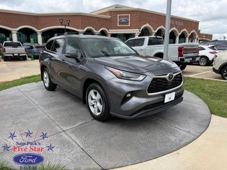 Used 2023 Toyota Highlander LE AWD/4WD video 1