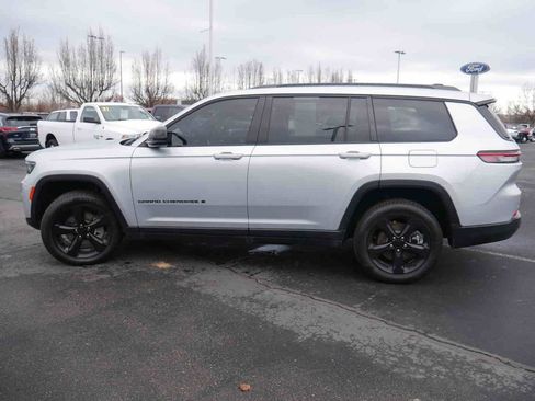 Used 2023 Jeep Grand Cherokee L Laredo image 17