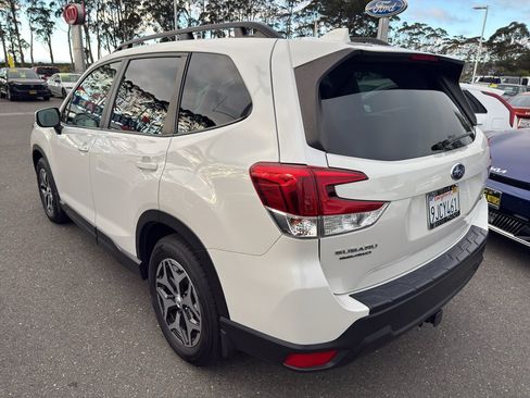 Used 2023 Subaru Forester Premium AWD/4WD image 2