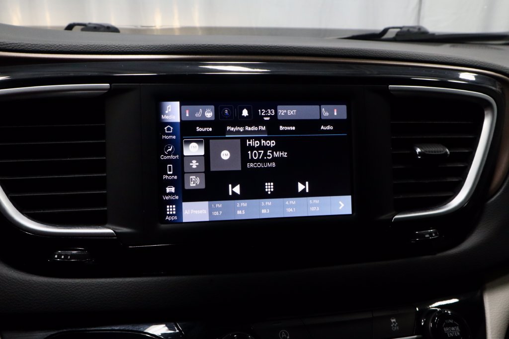 Used 2023 Chrysler Voyager LX FWD image 3