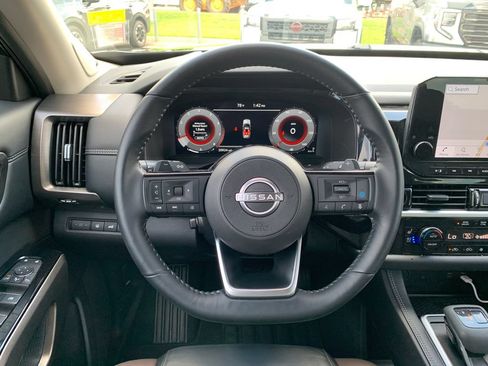 Used 2025 Nissan Pathfinder Platinum AWD/4WD image 12