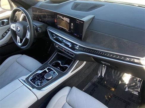 Certified 2025 BMW X7 xDrive40i w/ Premium Package image 14