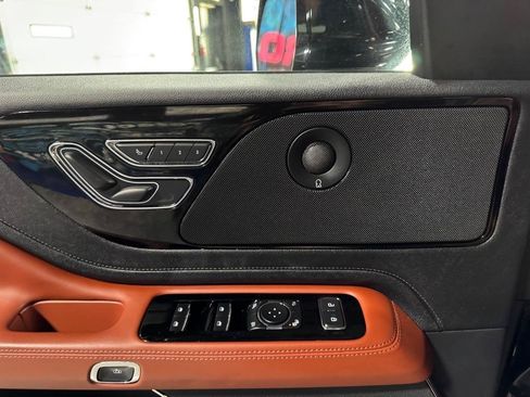 Used 2025 Lincoln Aviator Reserve AWD/4WD image 24