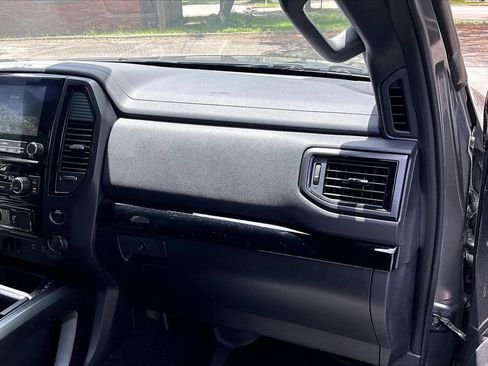 Used 2023 Nissan Titan SV w/ SV Convenience Package RWD image 23