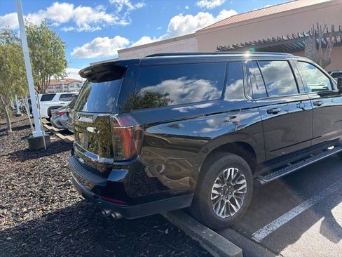 Used 2025 Chevrolet Suburban Z71 image 11