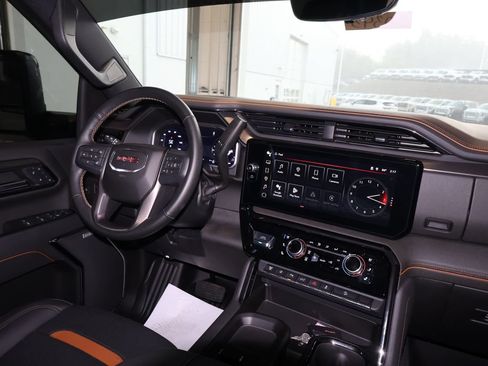 Used 2024 GMC Sierra 2500 AT4 w/ AT4 Premium Plus Package AWD/4WD image 33