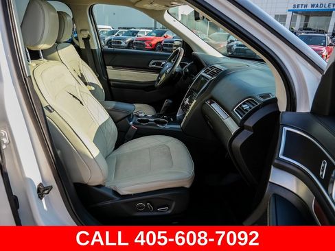 Used 2018 Ford Explorer Platinum AWD/4WD image 17