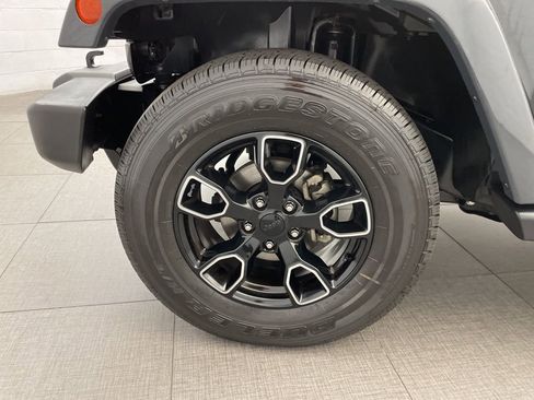 Used 2018 Jeep Wrangler Unlimited Sahara AWD/4WD image 10