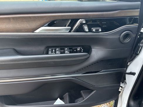 Used 2023 Jeep Grand Wagoneer Series II image 9