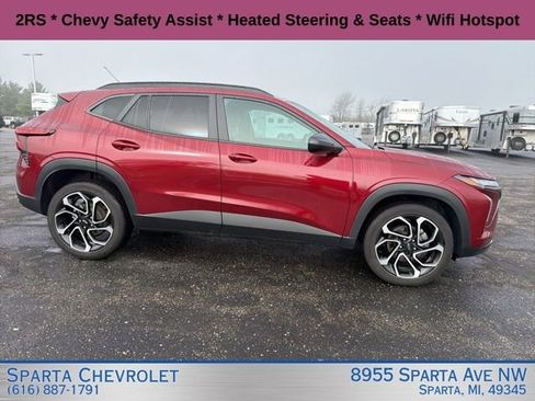 Used 2024 Chevrolet Trax RS FWD image 2