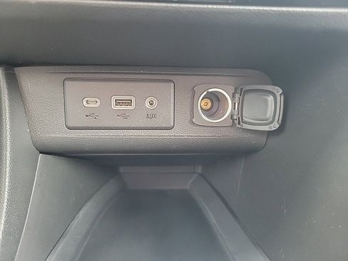 Certified 2021 Buick Encore GX Preferred w/ Cold Weather Comfort Package image 16