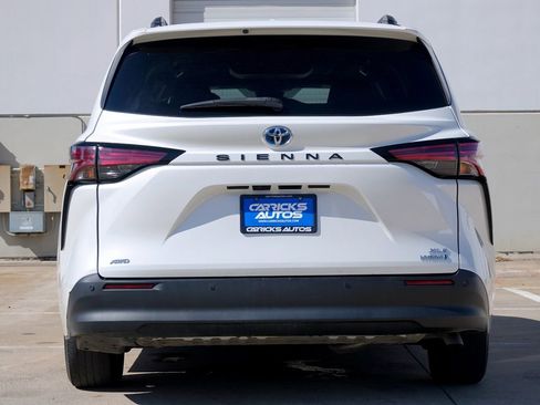 Used 2021 Toyota Sienna XLE w/ XLE Plus Package image 17