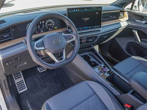 New 2026 Volkswagen Tiguan SEL R-Line image 8