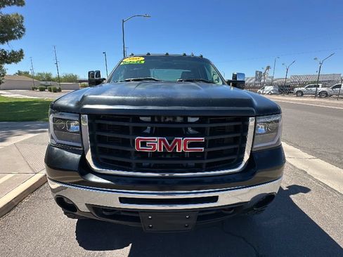 Used 2008 GMC Sierra 2500 SLT w/ Z71 Off-Road Package AWD/4WD image 8