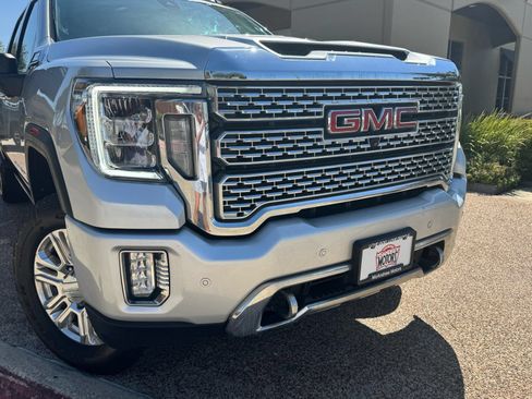 Used 2022 GMC Sierra 2500 Denali w/ Denali Ultimate Package AWD/4WD image 2