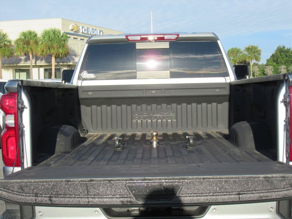 Used 2024 Chevrolet Silverado 2500 High Country w/ Technology Package AWD/4WD image 6