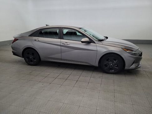 Used 2023 Hyundai Elantra SEL w/ Cargo Package FWD image 11