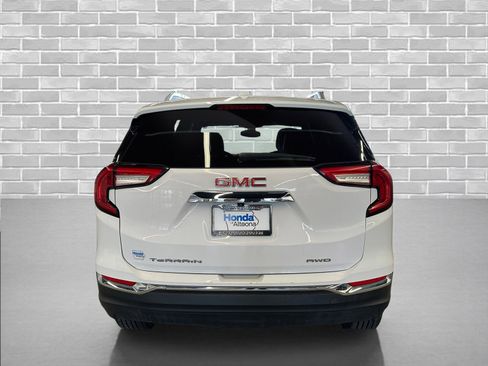 Used 2024 GMC Terrain SLT image 4