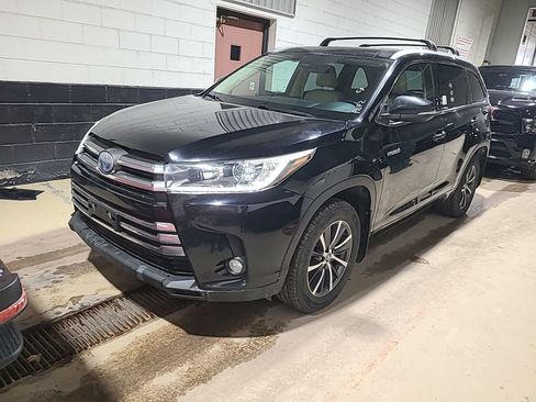 Used 2017 Toyota Highlander XLE image 1