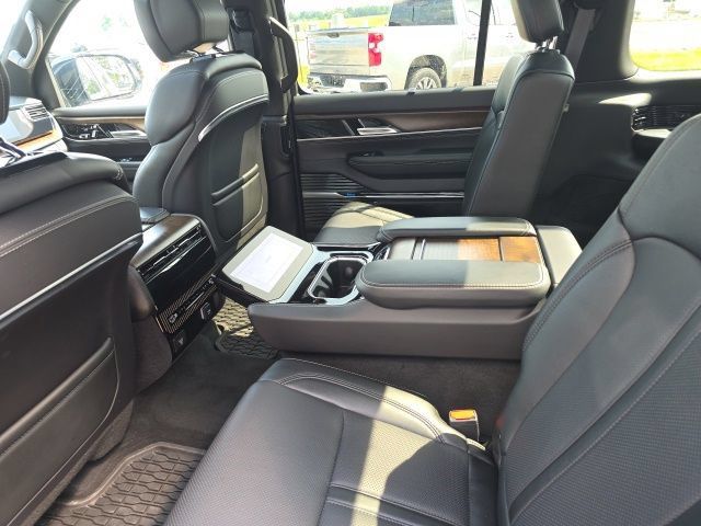 Used 2025 Jeep Grand Wagoneer 4WD image 17