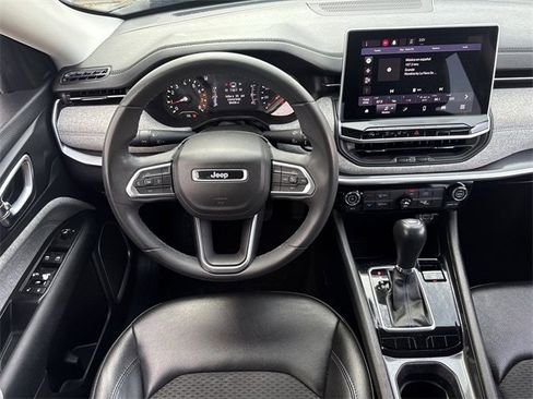 Used 2022 Jeep Compass Latitude image 11