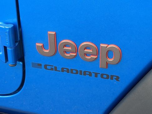 Used 2024 Jeep Gladiator Mojave AWD/4WD image 13