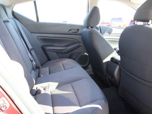 Used 2025 Nissan Altima 2.5 SV FWD image 12