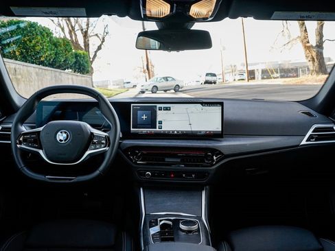 Used 2025 BMW i4 xDrive40i image 11