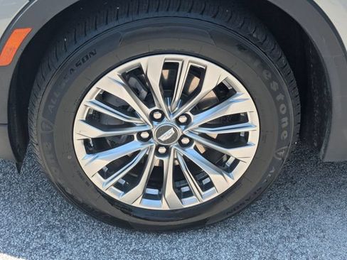 Used 2025 Cadillac XT4 Premium Luxury FWD image 10