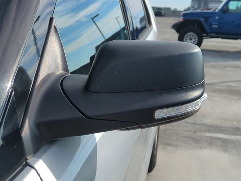 Used 2019 Ford Explorer XLT w/ Equipment Group 202A image 12