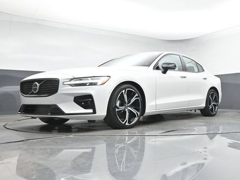 Used 2025 Volvo S60 B5 Plus FWD image 13
