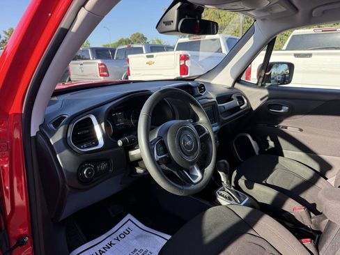 Used 2018 Jeep Renegade Latitude AWD/4WD image 6