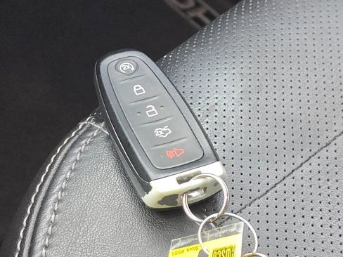 Used 2018 Ford Taurus SHO image 33