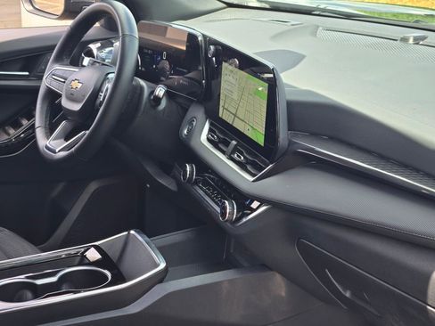 Certified 2025 Chevrolet Equinox LT FWD image 9