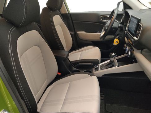 Used 2022 Hyundai Venue SEL image 21