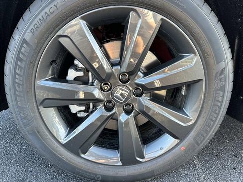 New 2025 Honda Pilot Sport image 11