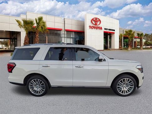 Used 2022 Ford Expedition Limited image 3