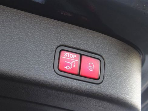 Used 2014 Mercedes-Benz GL 550 GL 550 image 32