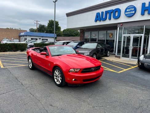 Used 2011 Ford Mustang Premium w/ 202A Rapid Spec Order Code RWD image 3